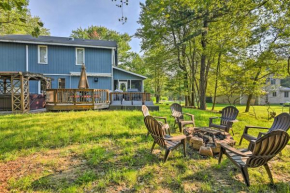 Lake Harmony Resort Home with Deck and Fire Pit!